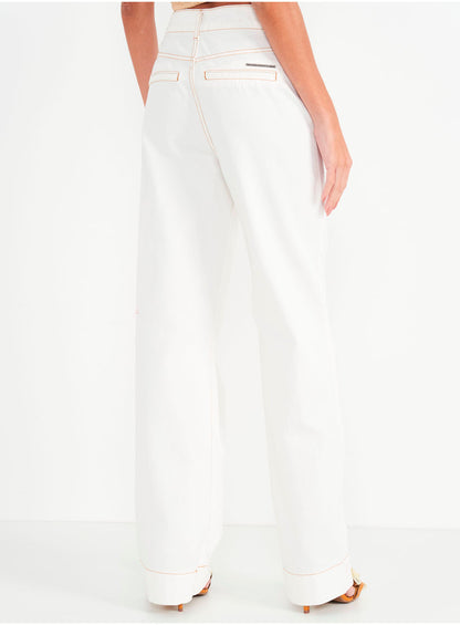 Jeans blanco con pespuntes