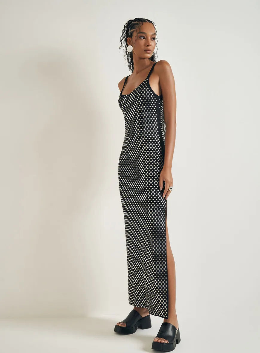 Vestido con cuadros metálicos